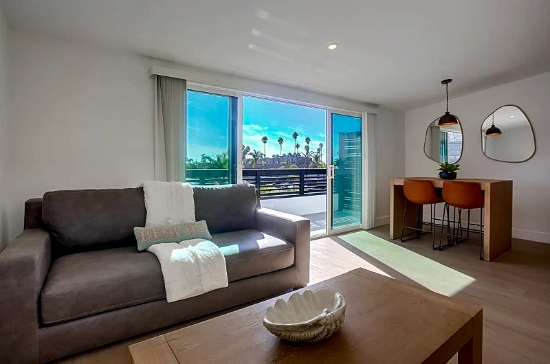 Surf Spot 2: Beautiful 1 bedroom apartments walking distance to Windansea Beach