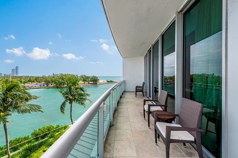 RITZ CARLTON 310/311