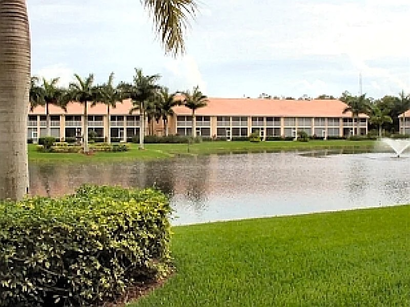 00050 in Naples, Florida, United States — photo 3