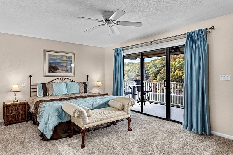 Lazy X-09 Recently Renovated 3 Bedroom, 2.5 Bath Waterfront Condo!