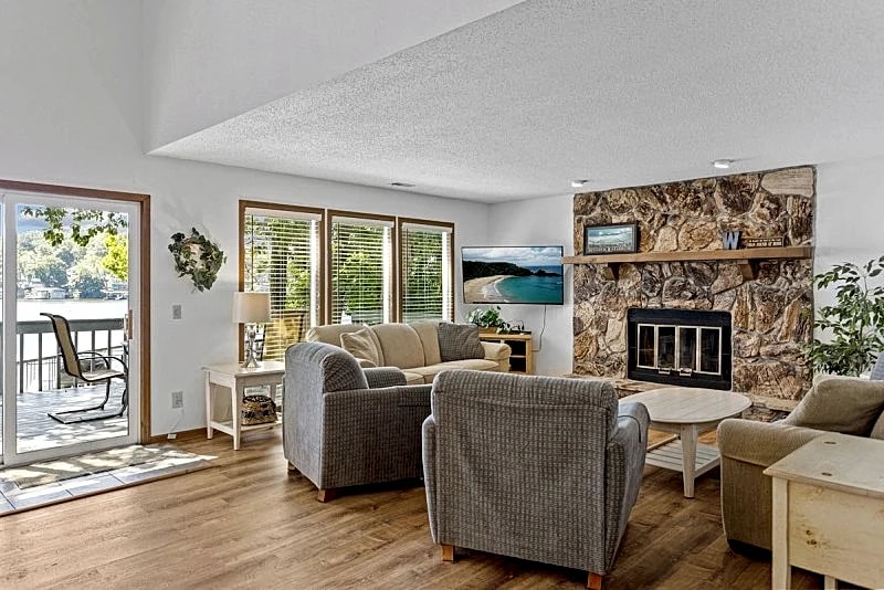 Teak Village 3- Multi-level Deck to Enjoy the Outdoors and View of the Lake! in Lake Ozark, Missouri, United States — photo 2