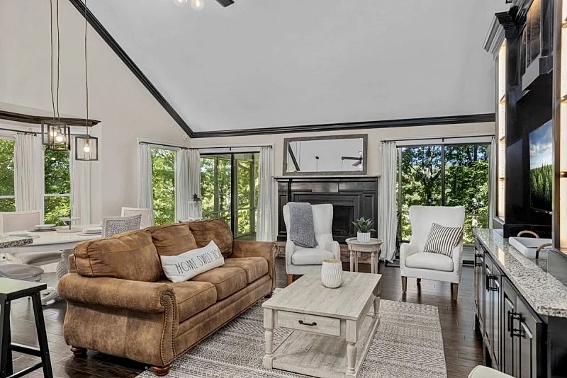 Deja Too - Gorgeous Two-Level Margaritaville Estates Home! in Osage Beach, Missouri, United States — photo 2