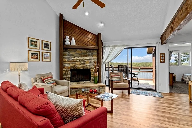 Knolls 1433 Amazing view from this top floor waterfront 2 bedroom 2 bath condo!