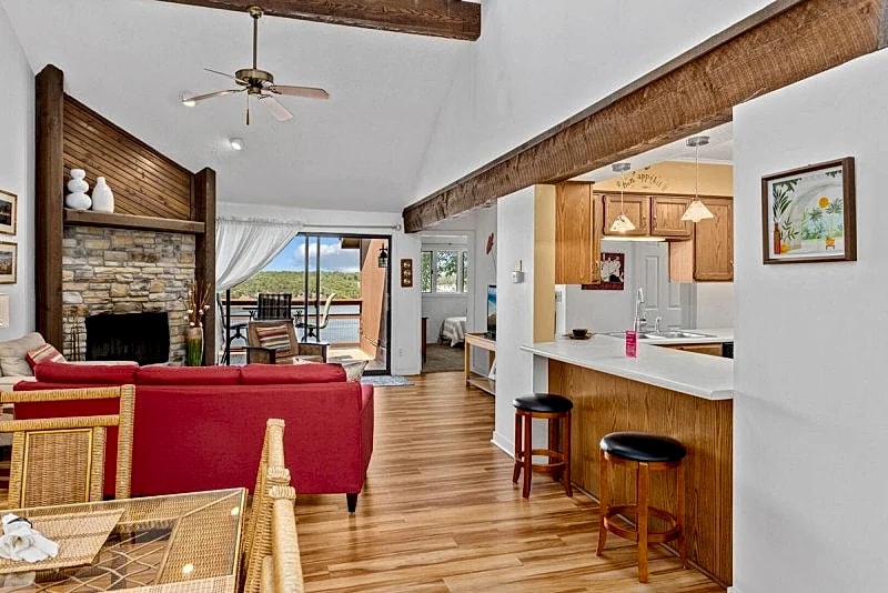 Knolls 1433 Amazing view from this top floor waterfront 2 bedroom 2 bath condo! in Osage Beach, Missouri, United States — photo 5