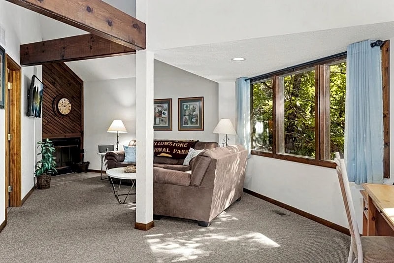 Holiday Shores 17 - Beautiful Villa with Resort Amenities! in Osage Beach, Missouri, United States — photo 3