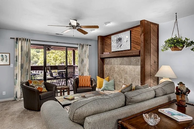 Knolls 0812 - Spacious Waterfront Condo, Great for Large Groups! in Osage Beach, Missouri, United States — photo 2