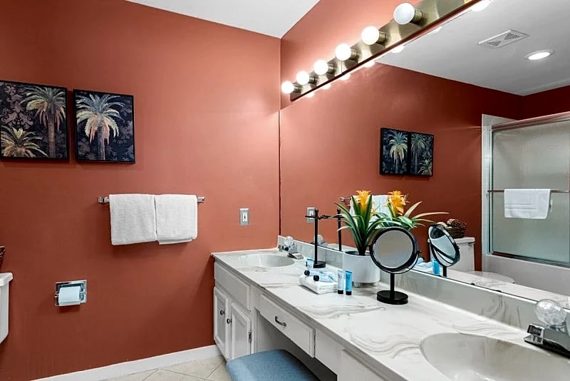 Knolls 0334 Beautiful large 4 bedroom 4 bath condo in Osage Beach! in Osage Beach, Missouri, United States — photo 4
