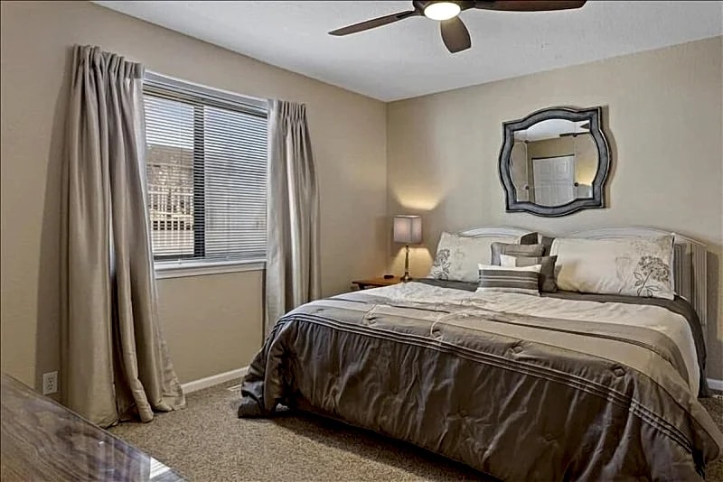 Lazy V-01 Lake Front Five Bedroom, Four Bath Condo with Room to Spread Out! in Osage Beach, Missouri, United States — photo 4