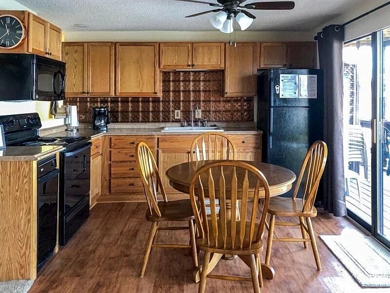Loan Oak Point 04 - A Vintage Lake Vacation! in Sunrise Beach, Missouri, United States — photo 2