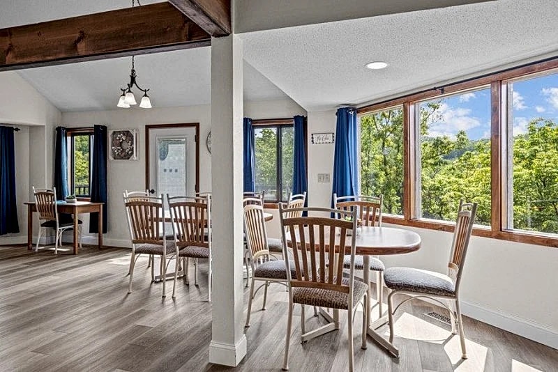 Holiday Shores 23 - Beautiful Villa with Resort Amenities! in Osage Beach, Missouri, United States — photo 5