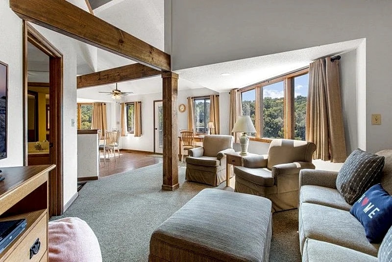 Holiday Shores 24 - Beautiful Villa with Resort Amenities! in Osage Beach, Missouri, United States — photo 4