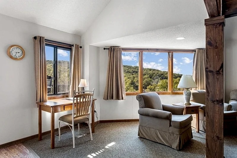 Holiday Shores 24 - Beautiful Villa with Resort Amenities! in Osage Beach, Missouri, United States — photo 5