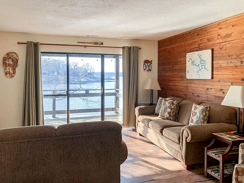 Lone Oak Point 33 - A Vintage Lake Vacation!