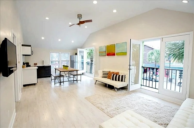 Palms Lux Condo on Center St Folly Beach Front Unit in Folly Beach, South Carolina, United States — photo 2