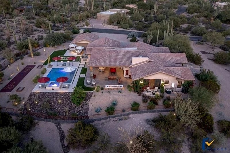 Desert Serenity Mountain Estate+ Shuffleboard Court + Mountain Views + Horse shoes + Htd Pool+ Pool Table in Carefree, Arizona, United States — photo 5