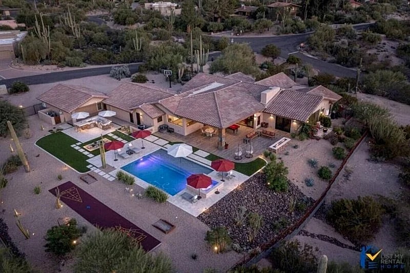 Desert Serenity Mountain Estate+ Shuffleboard Court + Mountain Views + Horse shoes + Htd Pool+ Pool Table