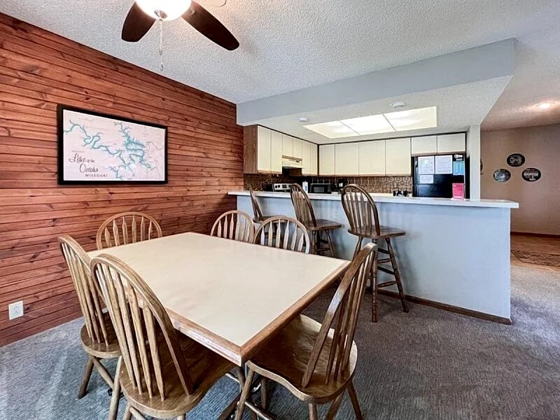 Lone Oak Point 31 - A Vintage Lake Vacation! in Sunrise Beach, Missouri, United States — photo 4