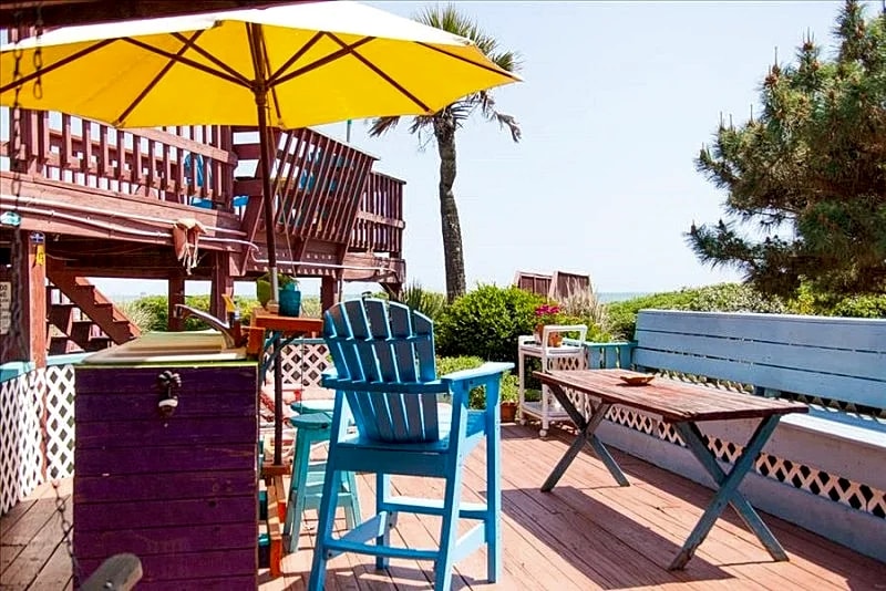 Funky Folly – Folly Beach Oceanfront Rentals - Pet Friendly in Folly Beach, South Carolina, United States — photo 4