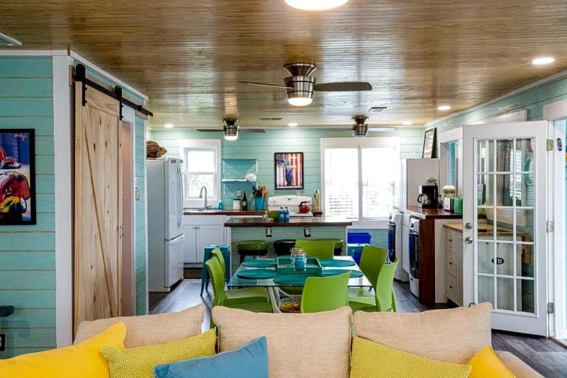 Funky Folly – Folly Beach Oceanfront Rentals - Pet Friendly in Folly Beach, South Carolina, United States — photo 2