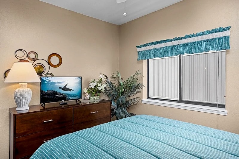 Lazy Days H-09 - Spacious Waterfront Condo! in Osage Beach, Missouri, United States — photo 4