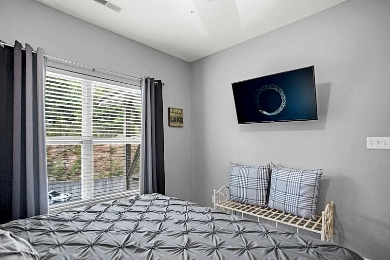 Loch Haven 138-6E - Serene Views from the Screened Deck! in Camdenton, Missouri, United States — photo 5
