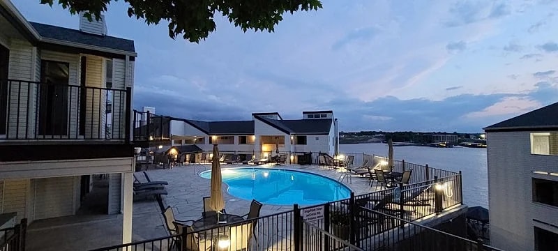 Bridgepointe 243 – Renovated/Private Top Flr End Unit w/Stunning Sunset Views in Osage Beach, Missouri, United States — photo 3