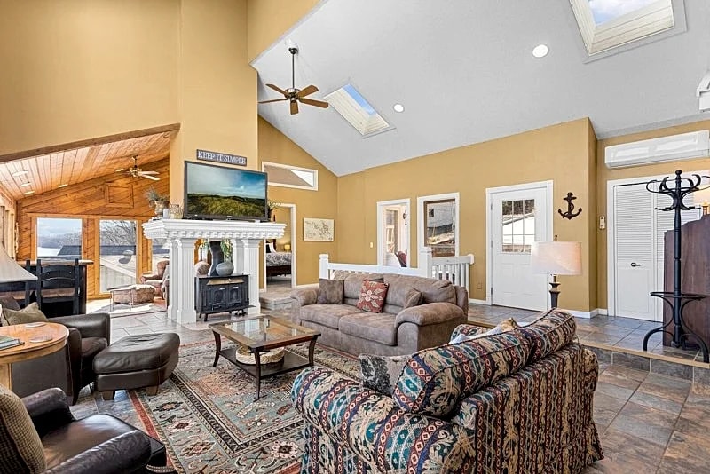 Viewhouse 24 - Multi-Level Waterfront Home! in Sunrise Beach, Missouri, United States — photo 5