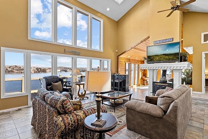 Viewhouse 24 - Multi-Level Waterfront Home! in Sunrise Beach, Missouri, United States — photo 3