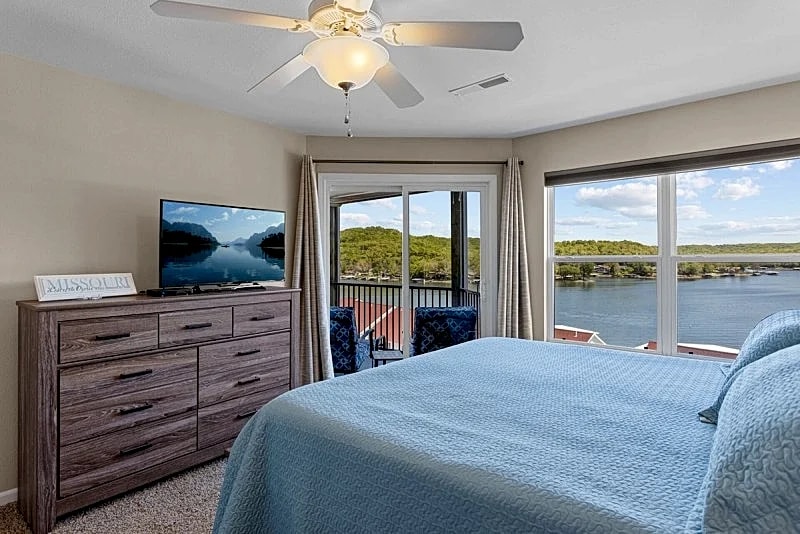 Clearwater 773-2B, a stunning view awaits! in Camdenton, Missouri, United States — photo 2