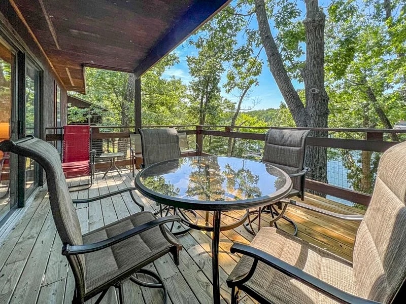 Lone Oak Point 35 - A Vintage Lake Vacation! in Sunrise Beach, Missouri, United States — photo 4
