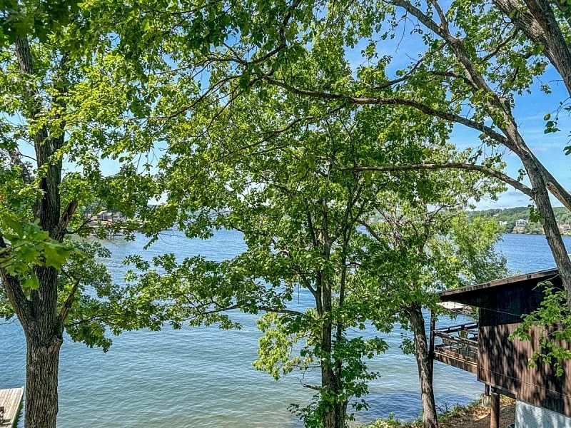 Lone Oak Point 35 - A Vintage Lake Vacation! in Sunrise Beach, Missouri, United States — photo 2