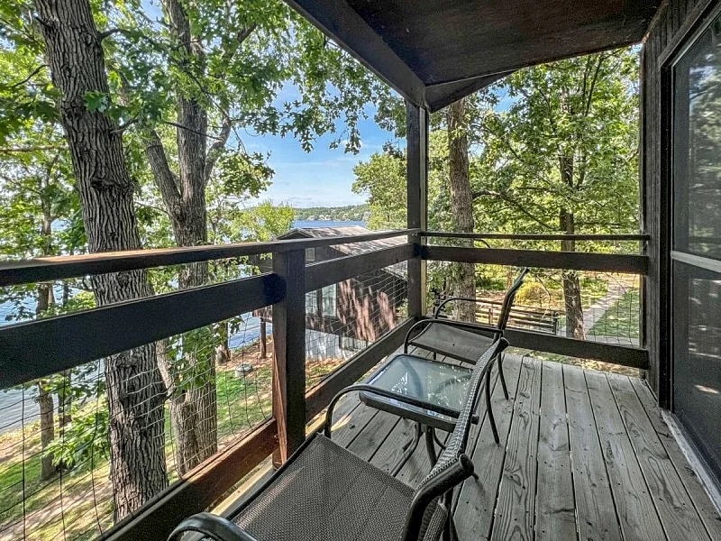 Lone Oak Point 35 - A Vintage Lake Vacation! in Sunrise Beach, Missouri, United States — photo 3
