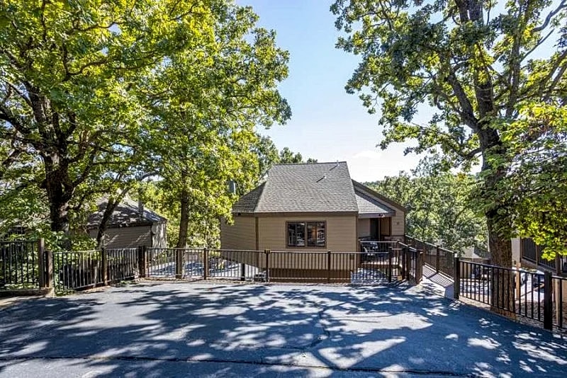 Holiday Shores 11 - Beautiful Villa with Resort Amenities! in Osage Beach, Missouri, United States — photo 2