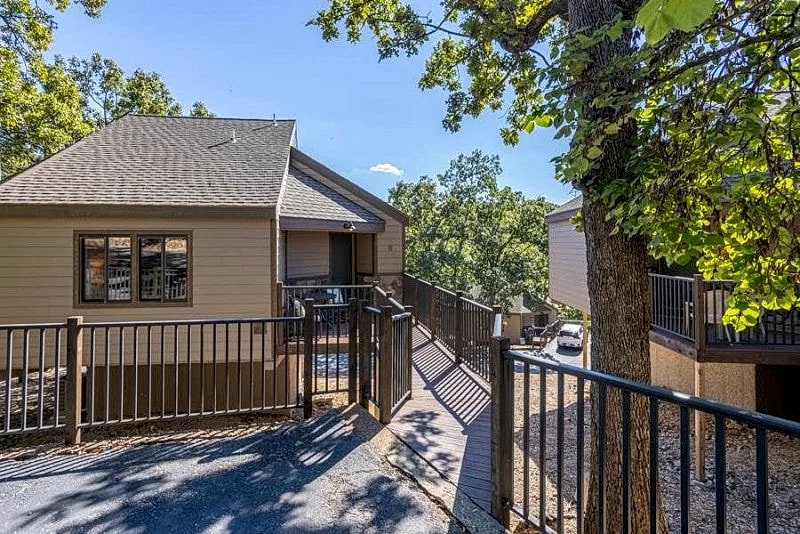 Holiday Shores 11 - Beautiful Villa with Resort Amenities! in Osage Beach, Missouri, United States — photo 4