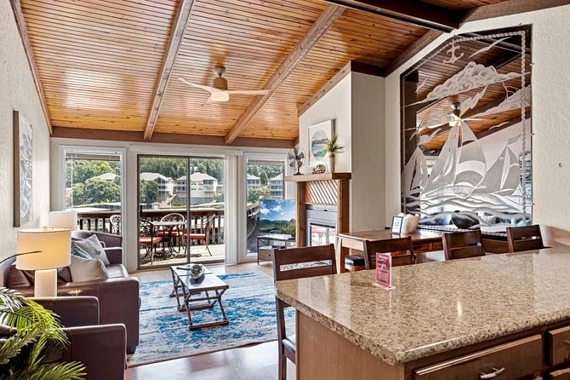 Southwood Shores 304-4B - Updated Top Floor Condo! in Lake Ozark, Missouri, United States — photo 3