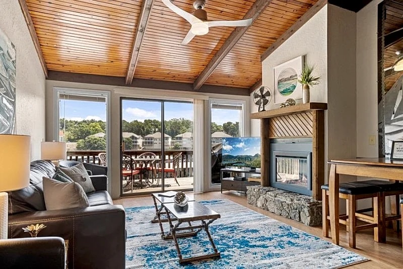 Southwood Shores 304-4B - Updated Top Floor Condo! in Lake Ozark, Missouri, United States — photo 2