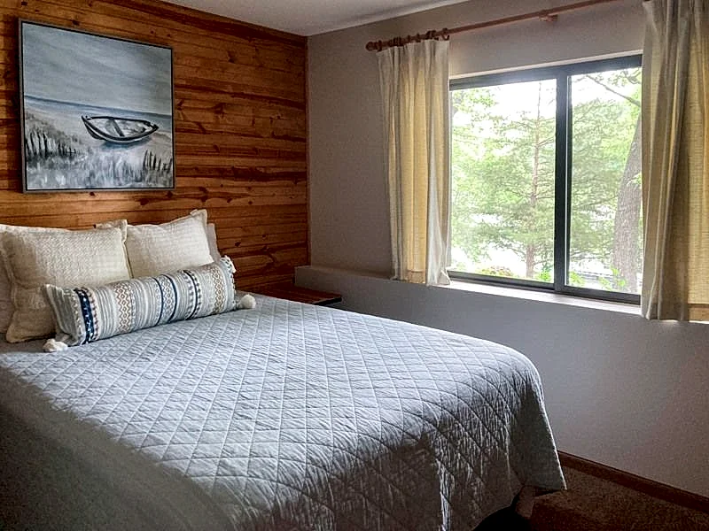 Lone Oak Point 36 - A Vintage Lake Vacation!