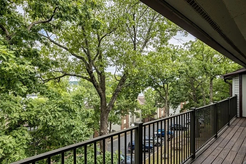 2nd Tier Water's Edge Condo 14-3A, Close to Pool! in Lake Ozark, Missouri, United States — photo 2