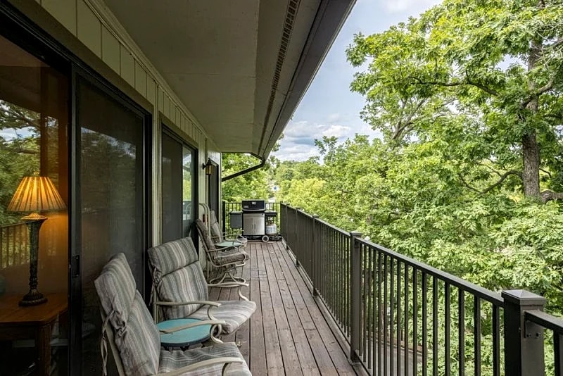 2nd Tier Water's Edge Condo 14-3A, Close to Pool! in Lake Ozark, Missouri, United States — photo 4