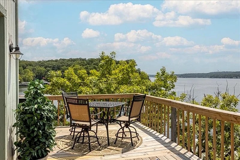 Paradise Point- Name says it all! Amazing view and room for the whole family! in Rocky Mount, Missouri, United States — photo 4