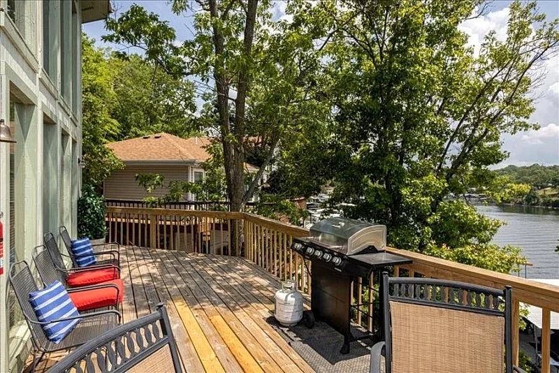 Paradise Point- Name says it all! Amazing view and room for the whole family! in Rocky Mount, Missouri, United States — photo 2