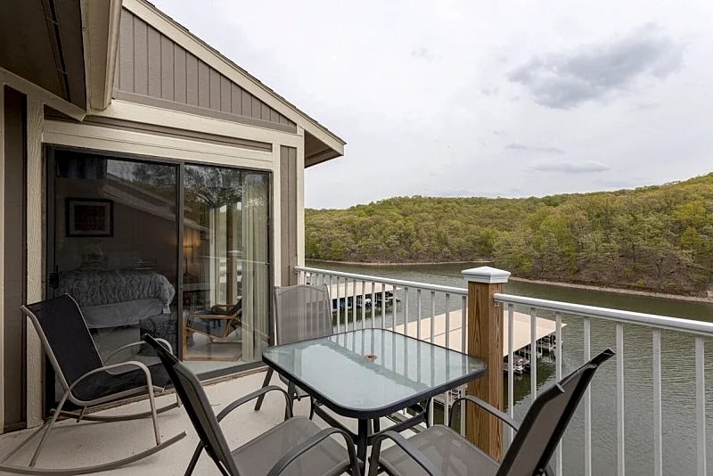 Lazy B-11 - Watch the Sunset from this Top Floor Waterfront Condo! in Osage Beach, Missouri, United States — photo 3