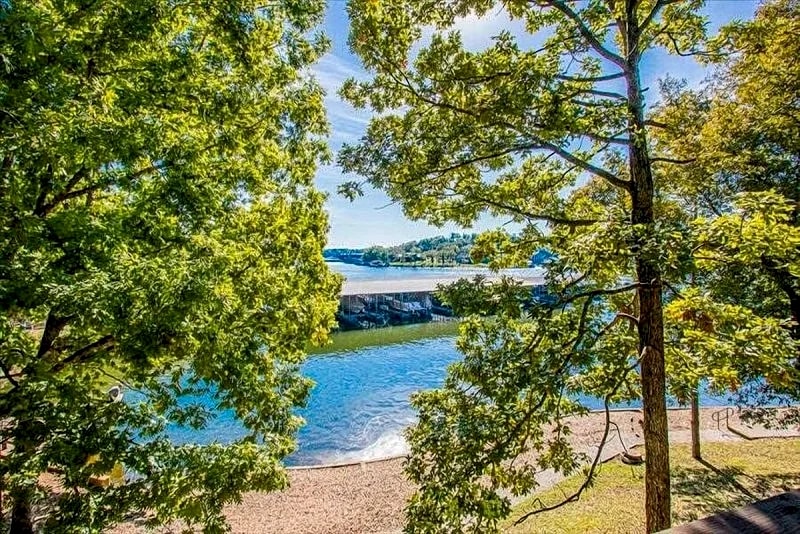 Knolls 0621 Cozy waterfront condo with great amenities! in Osage Beach, Missouri, United States — photo 3