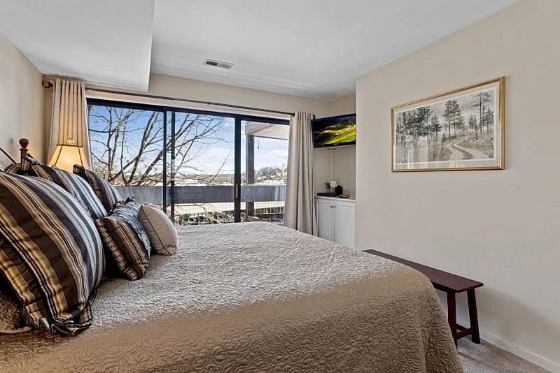 Knolls 0621 Cozy waterfront condo with great amenities! in Osage Beach, Missouri, United States — photo 5