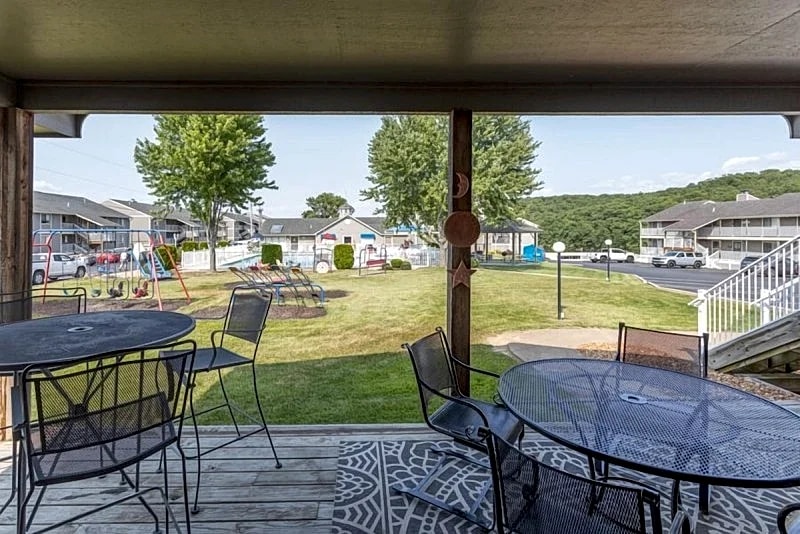 Lazy Days M-01 - Just Steps from the Pool! in Osage Beach, Missouri, United States — photo 2