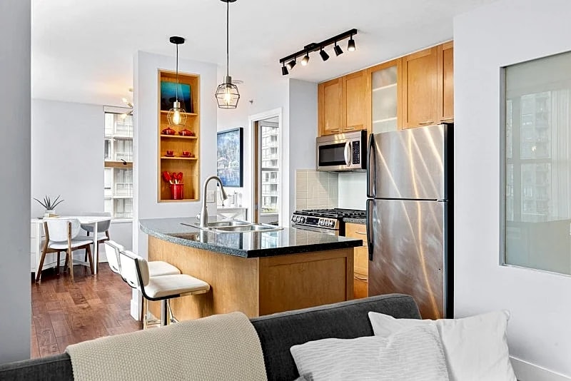 Cute & cozy Vancouver~Downtown/Yaletown condo, walk to everything! A/C! in Vancouver, British Columbia, Canada — photo 5