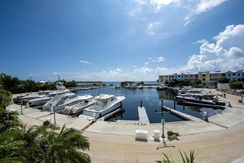 SPACIOUS 3/3.5 VILLA - INDOOR PICKLEBALL - MOST UPSCALE OCEANFRONT RESORT IN KL! in Key Largo, Florida, United States — photo 4