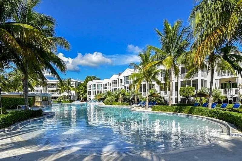 SPACIOUS 3/3.5 VILLA - INDOOR PICKLEBALL - MOST UPSCALE OCEANFRONT RESORT IN KL!