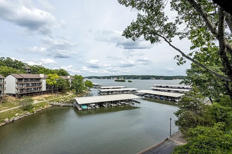 Water's Edge 29-2A Enjoy the View Day or Night From this Awesome Deck! in Lake Ozark, Missouri, United States — photo 4