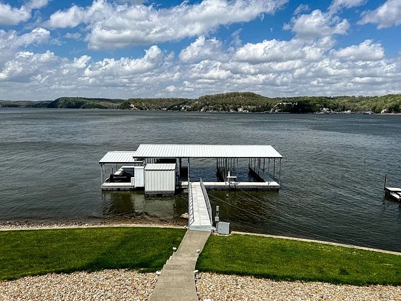 Arrowridge - A Beautiful Waterfront Home for the Whole Family! in Roach, Missouri, United States — photo 3